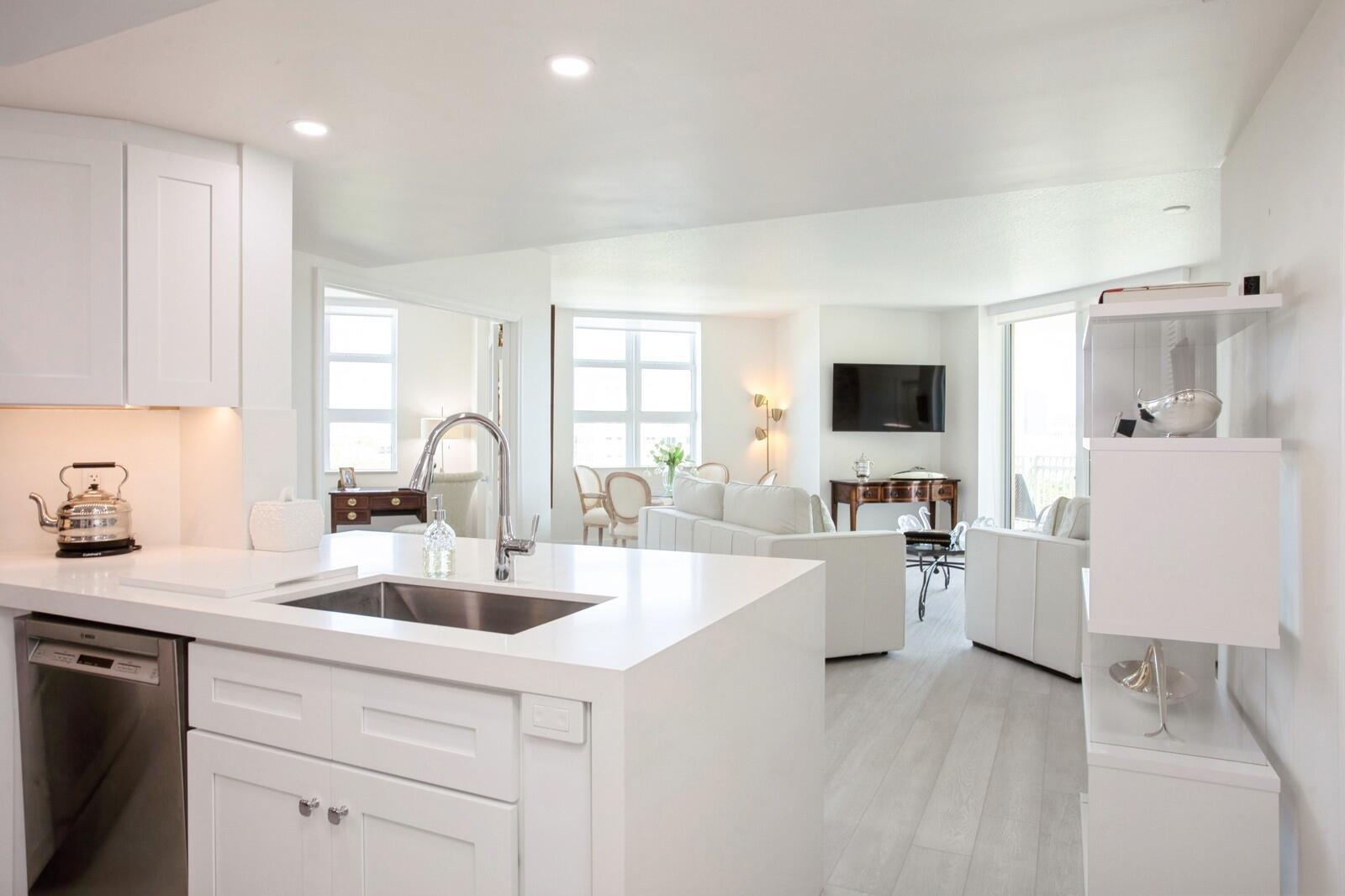 METROPOLITAN CONDO - Residential
