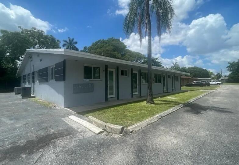 Photo of 4665 SW 33rd Avenue, Fort Lauderdale, FL 33312 (MLS # B26035812)