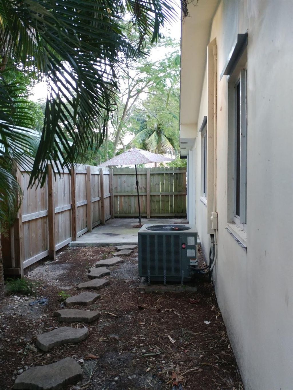 Photo of 905 NE 5th Street, Pompano Beach, FL 33060 (MLS # F10552477)