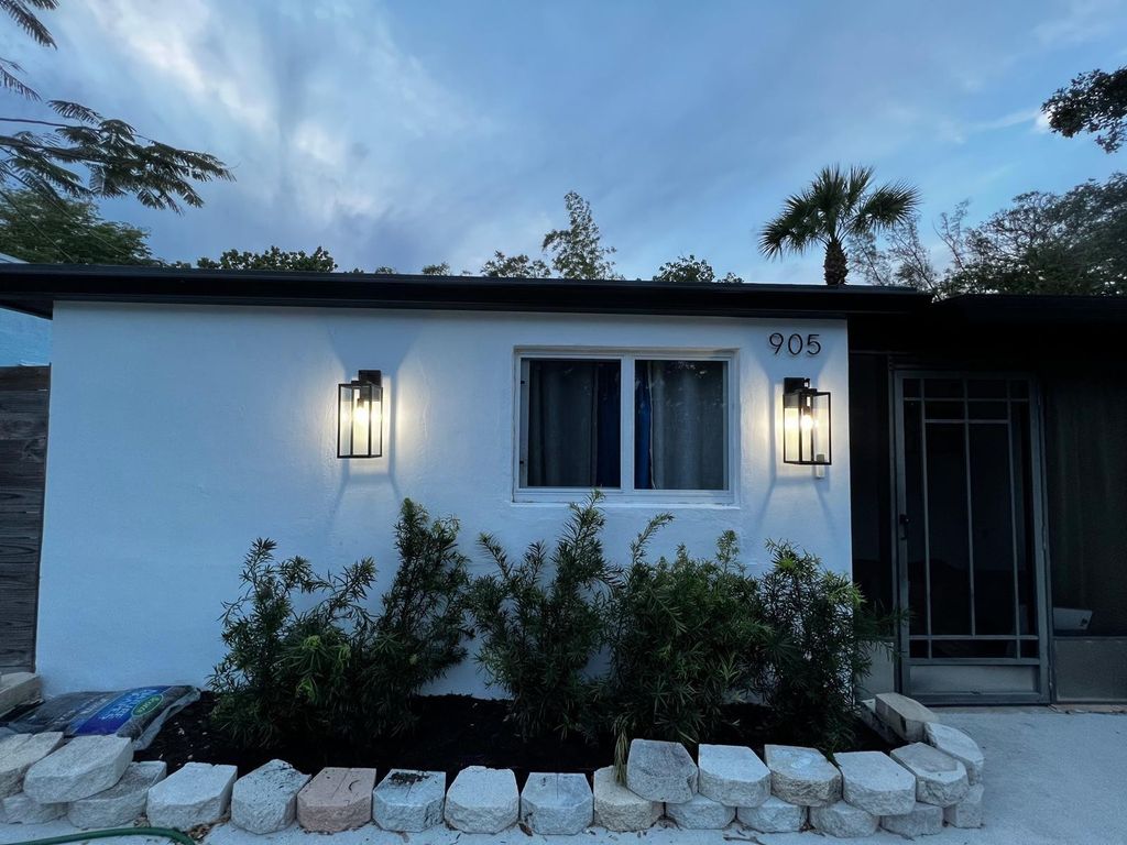 Photo of 905 NE 5th Street, Pompano Beach, FL 33060 (MLS # F10552477)