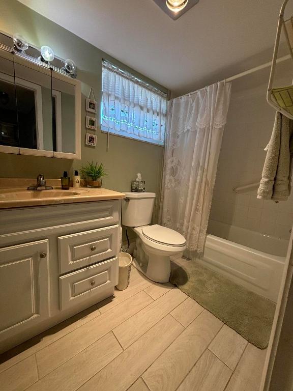 LAKESIDE VILLAGE CONDO 10 - Residential