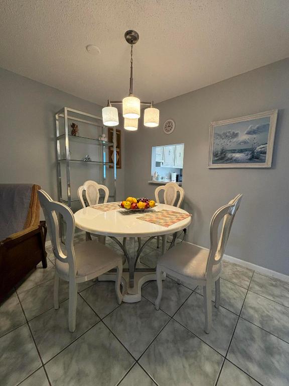 LAKESIDE VILLAGE CONDO 10 - Residential