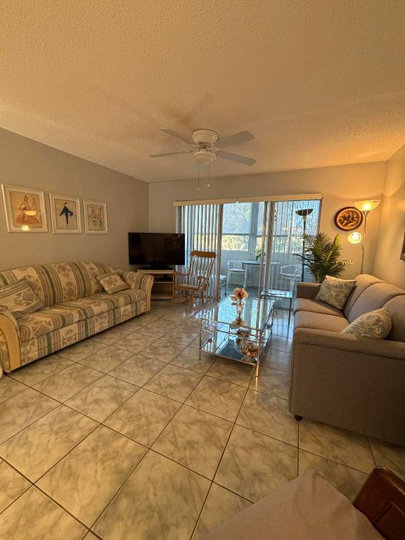 LAKESIDE VILLAGE CONDO 10 - Residential