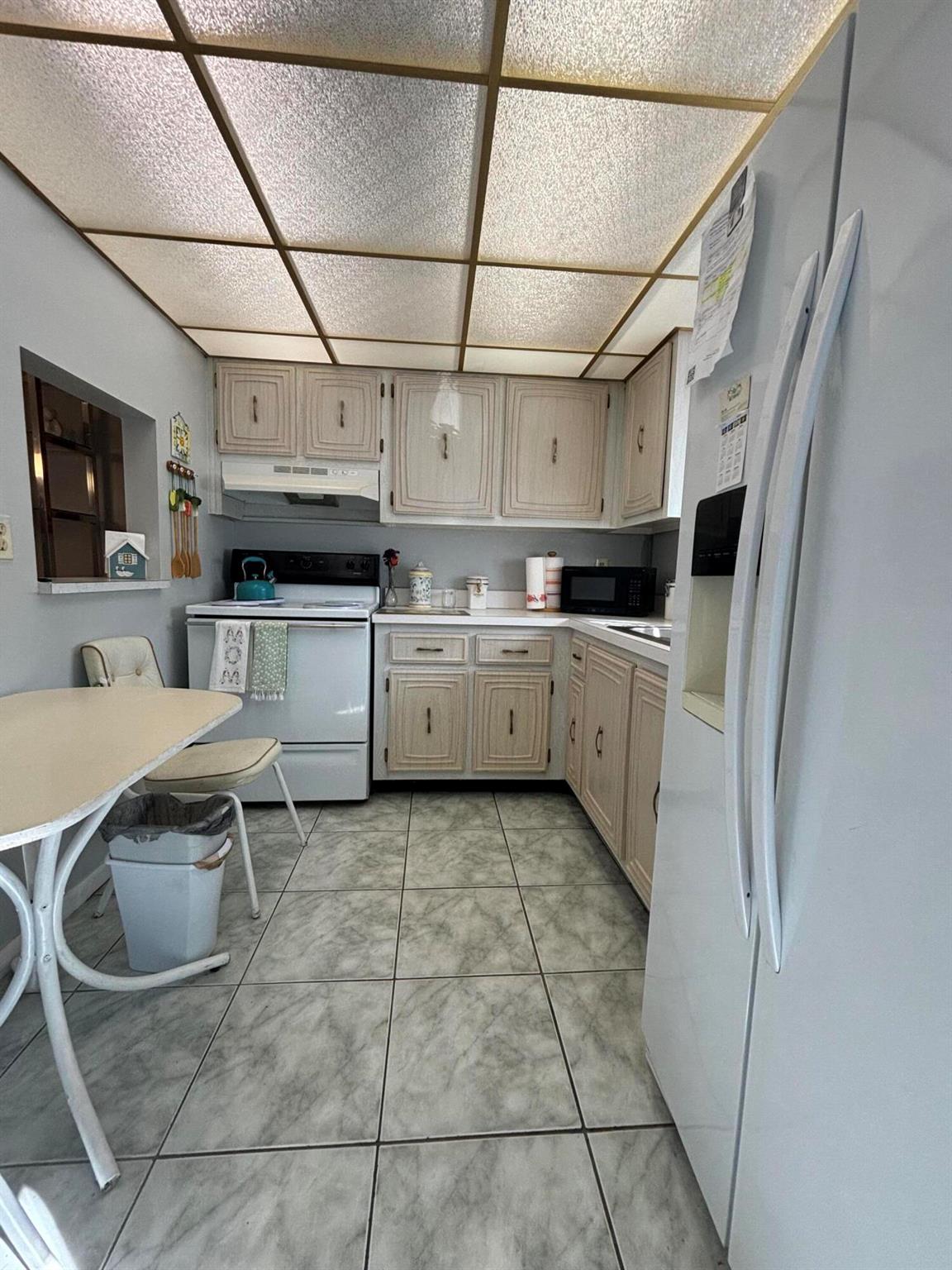 LAKESIDE VILLAGE CONDO 10 - Residential