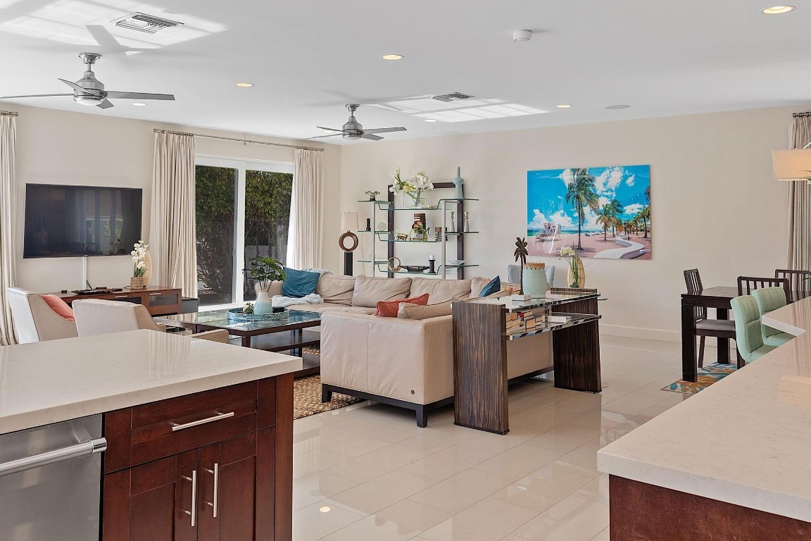 CORAL RIDGE COUNTRY CLUB - Residential Lease