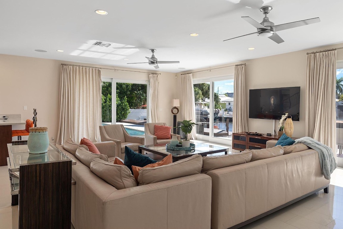 CORAL RIDGE COUNTRY CLUB - Residential Lease