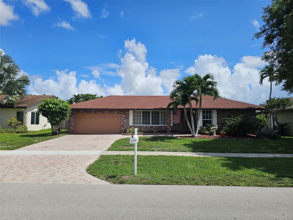 Photo of 11327 Little Bear Drive, Boca Raton, FL 33428 (MLS # F10508390)
