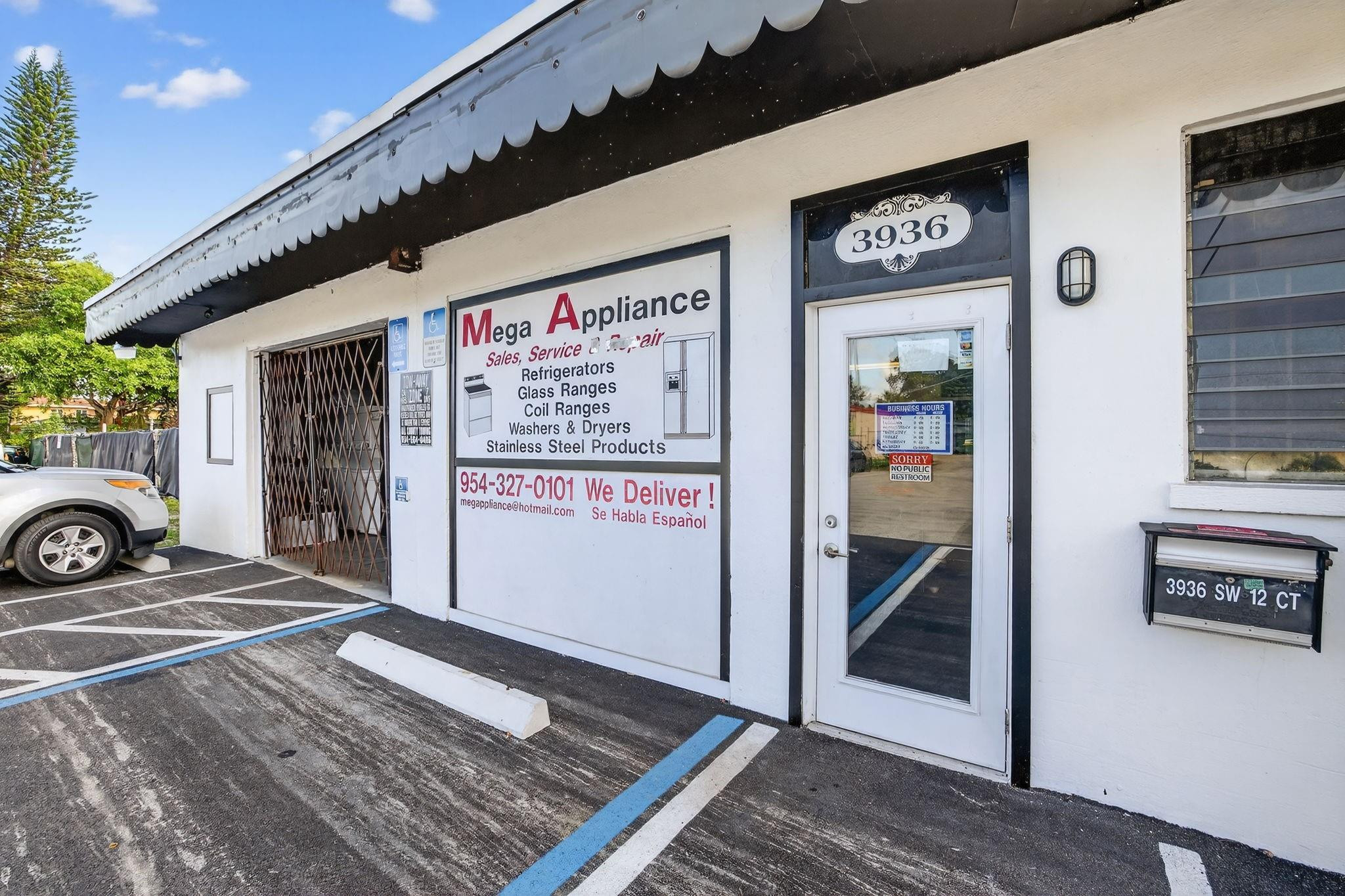 Main image without alt text