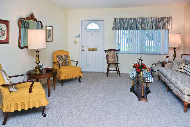 PALM BEACH LEISUREVILLE REPLAT - Residential Lease