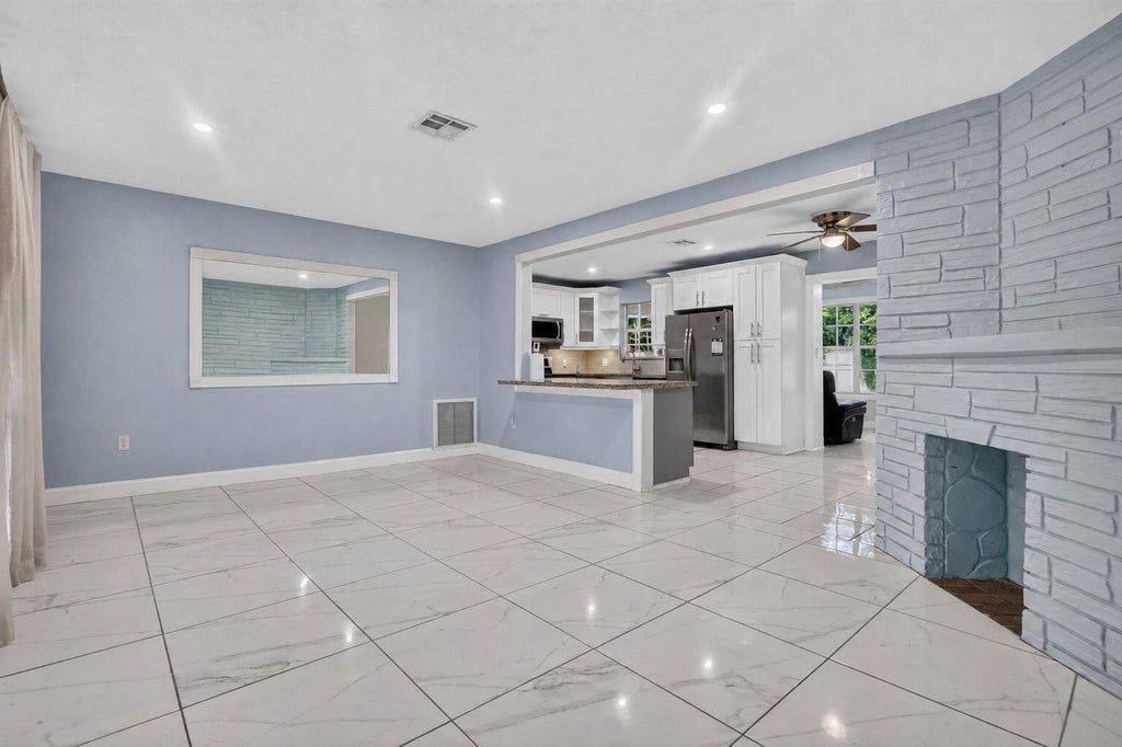 Photo of 2707 BAHAMA Drive, Miramar, FL 33023 (MLS # B26068061)