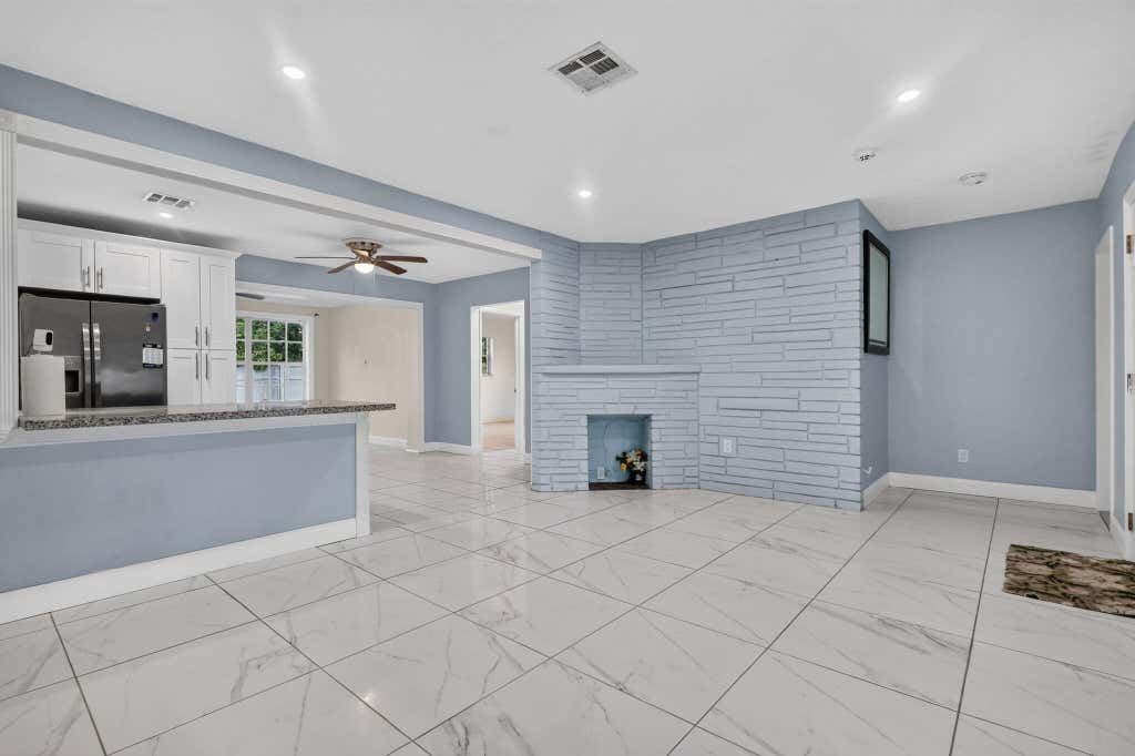 Photo of 2707 BAHAMA Drive, Miramar, FL 33023 (MLS # B26068061)