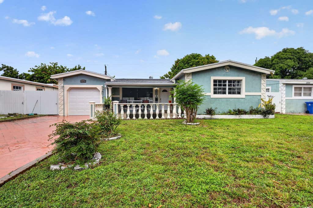 Photo of 2707 BAHAMA Drive, Miramar, FL 33023 (MLS # B26068061)