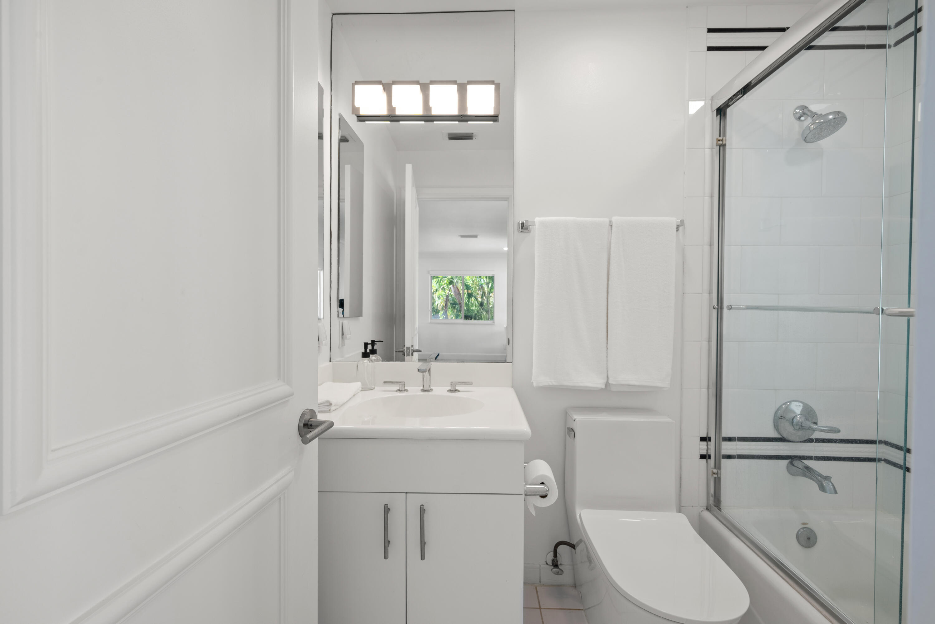 REGENTS SQUARE OF WOODFIELD CC - Residential