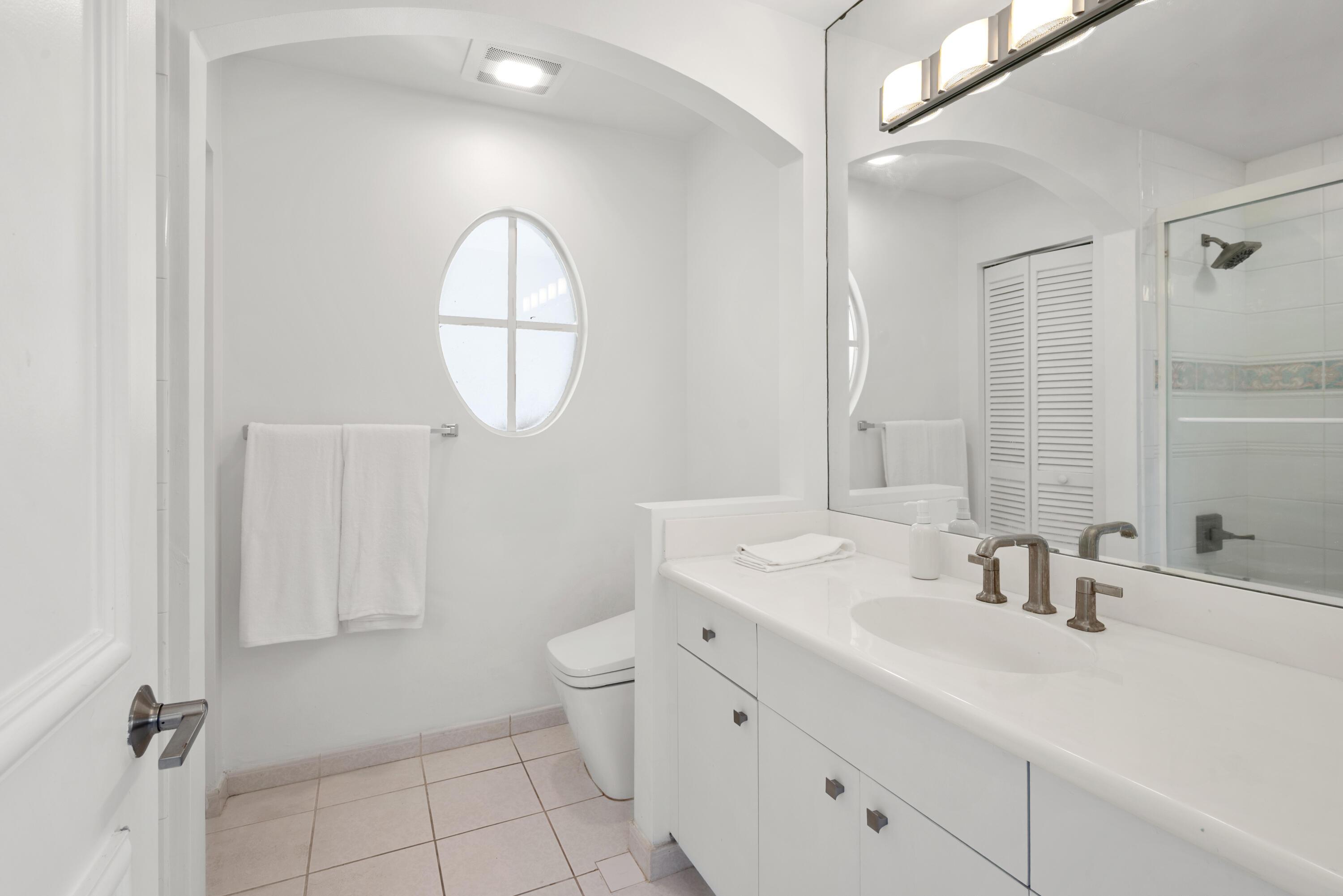 REGENTS SQUARE OF WOODFIELD CC - Residential