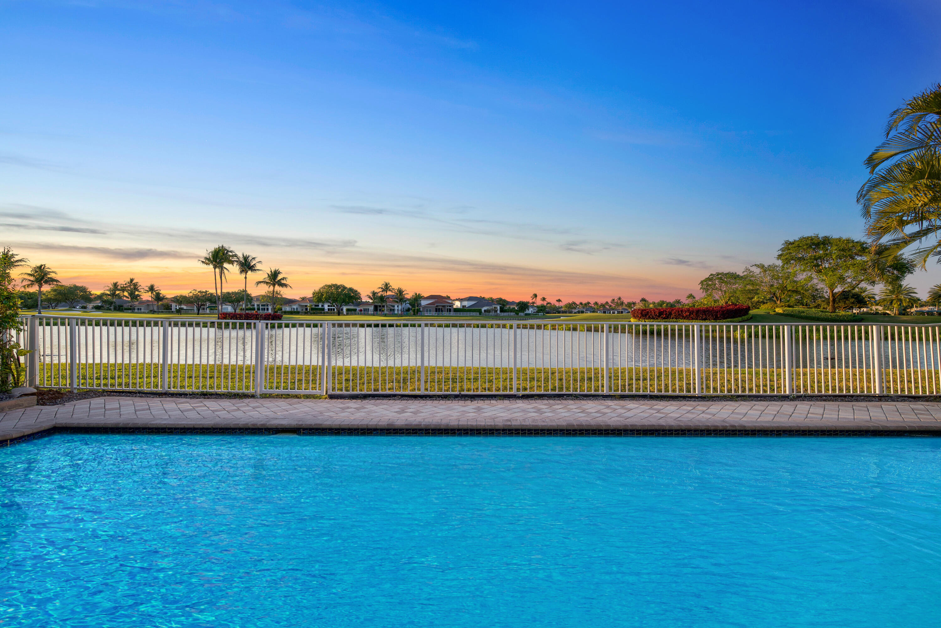 REGENTS SQUARE OF WOODFIELD CC - Residential