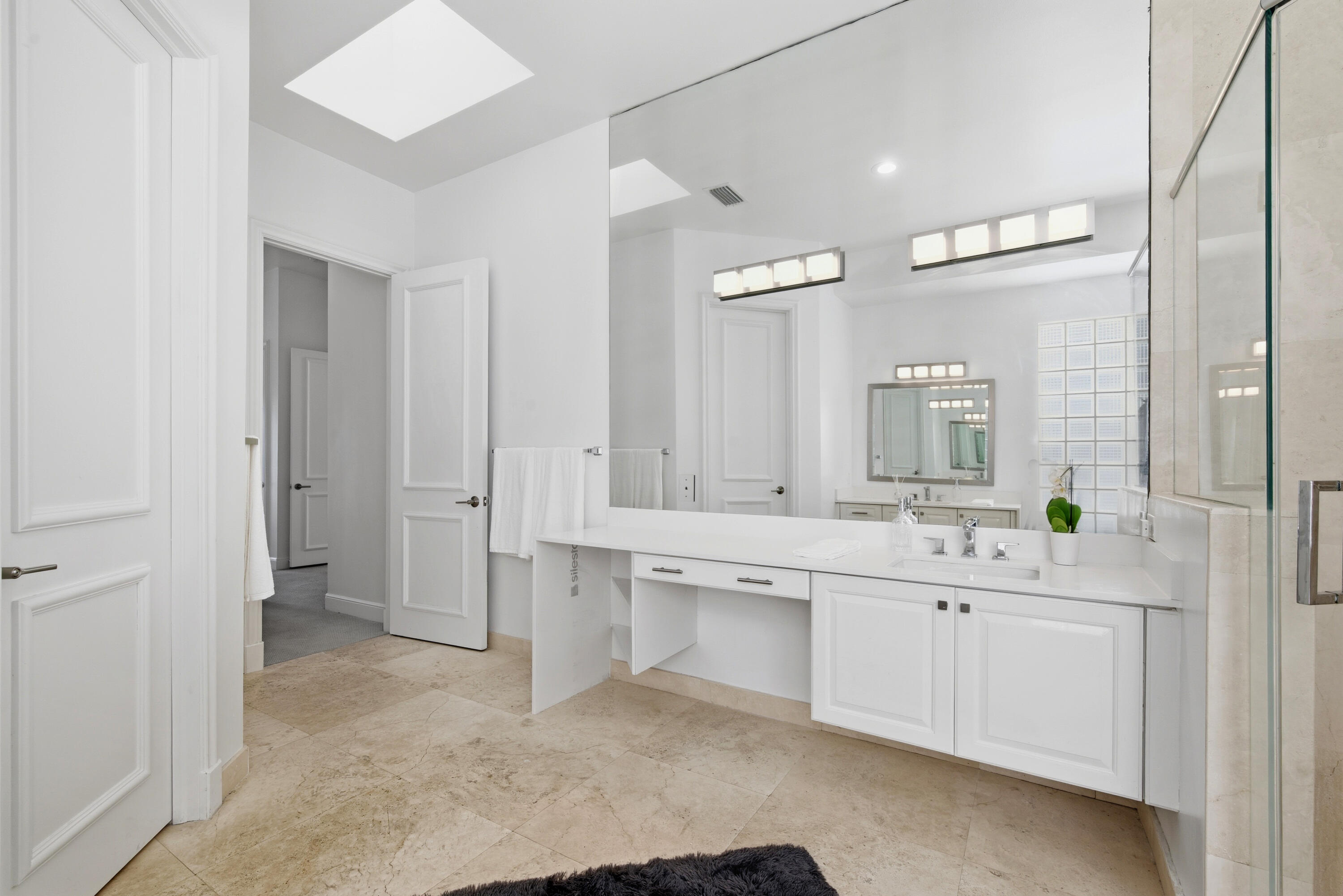 REGENTS SQUARE OF WOODFIELD CC - Residential