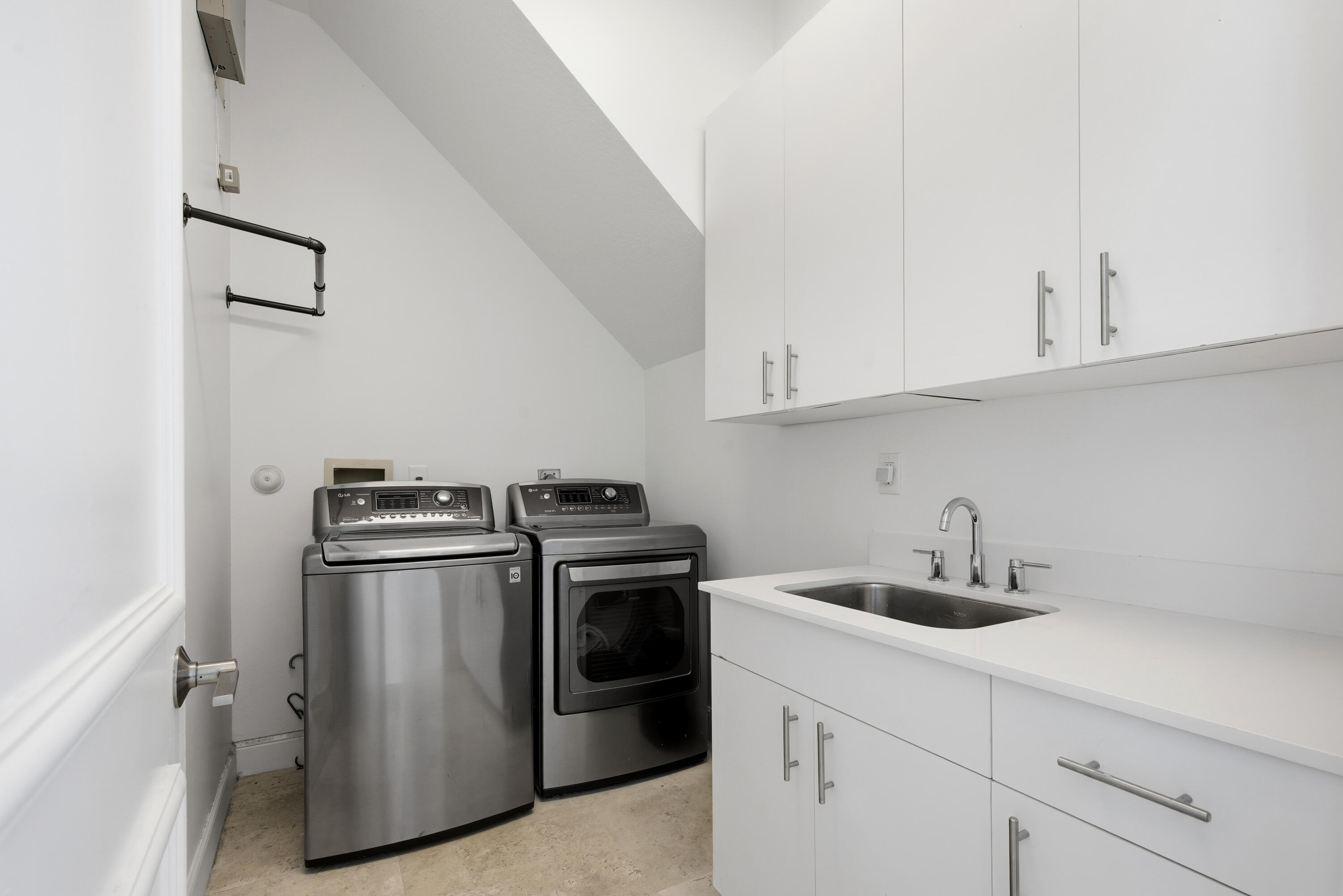 REGENTS SQUARE OF WOODFIELD CC - Residential