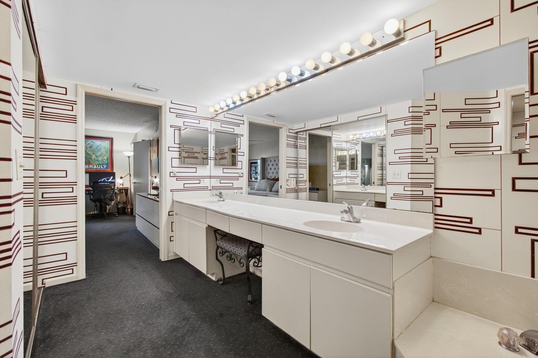 GLENEAGLES V COND - Residential