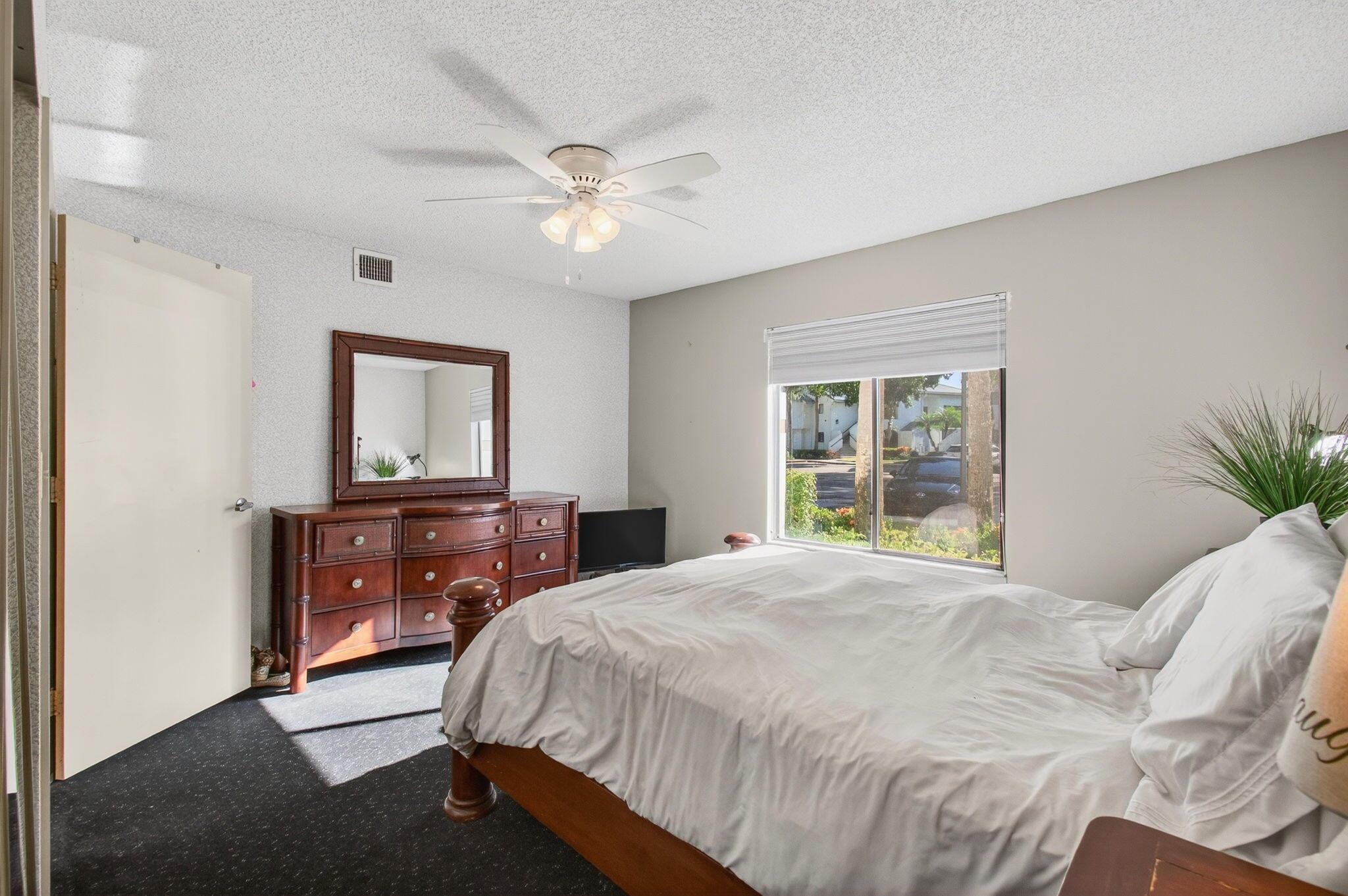 GLENEAGLES V COND - Residential