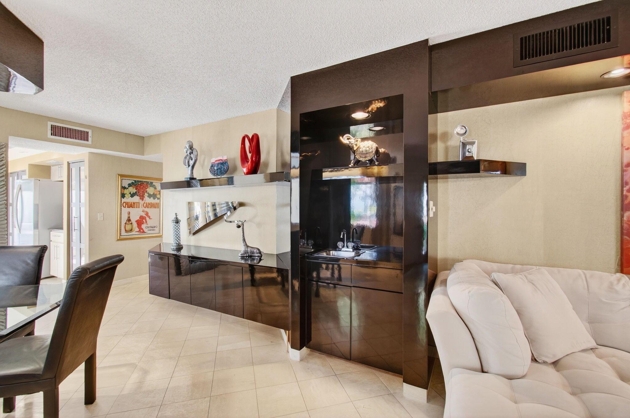 GLENEAGLES V COND - Residential