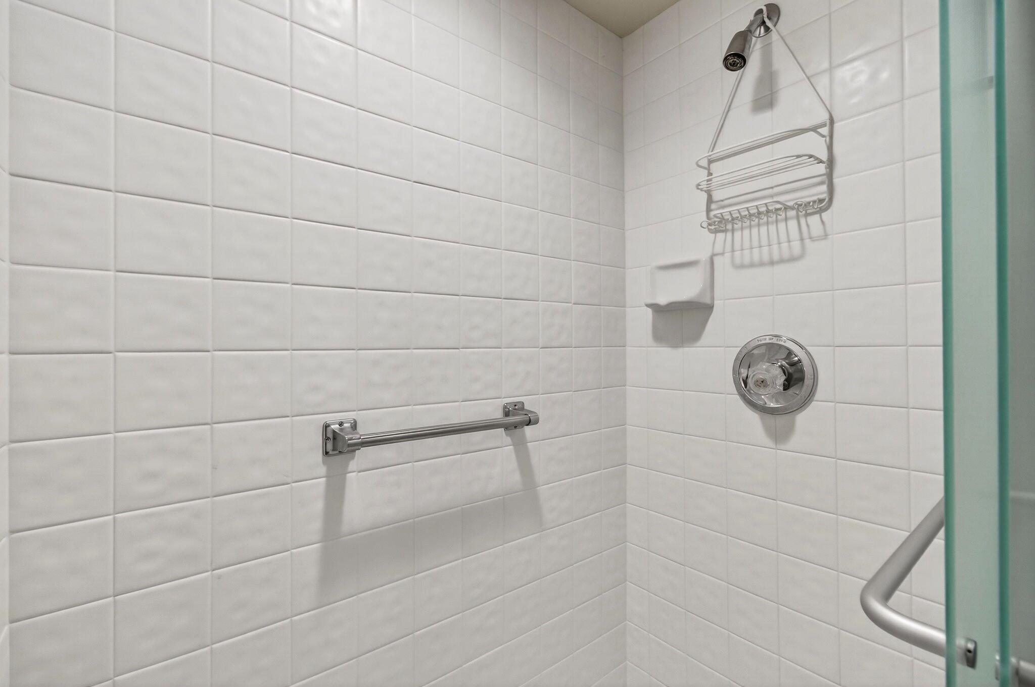 GLENEAGLES V COND - Residential