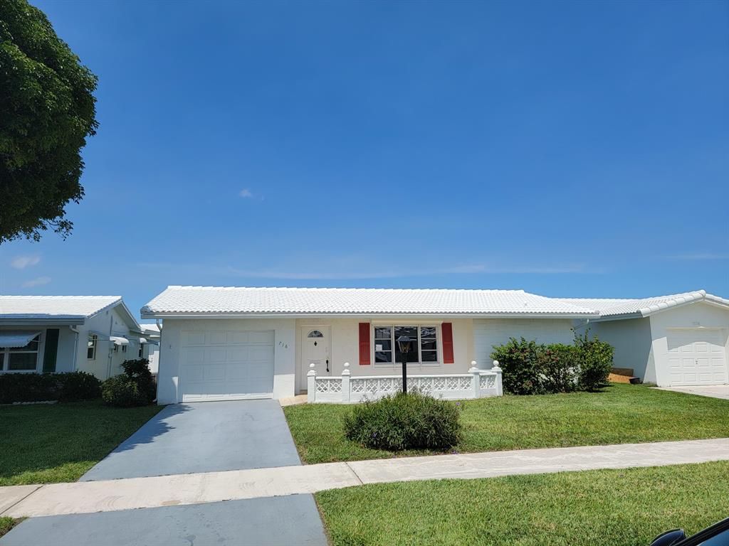 Photo of 716 SW 18th Street, Boynton Beach, FL 33426 (MLS # R10712736)