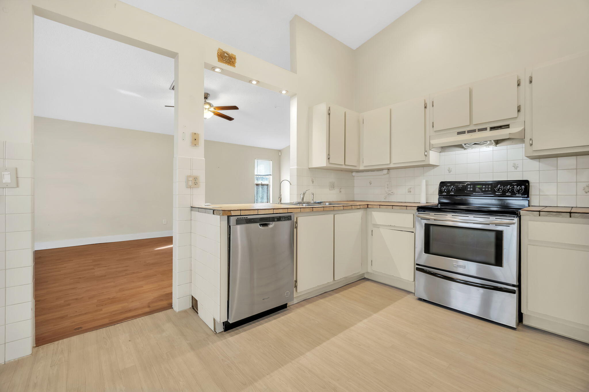 FAMILY HOMES - Residential