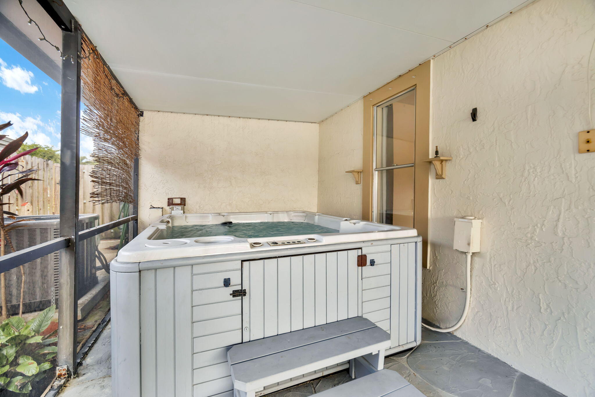 FAMILY HOMES - Residential