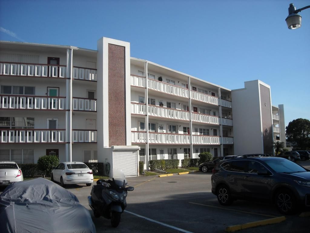 Photo of 103 Greenbrier C, West Palm Beach, FL 33417 (MLS # R11149151)