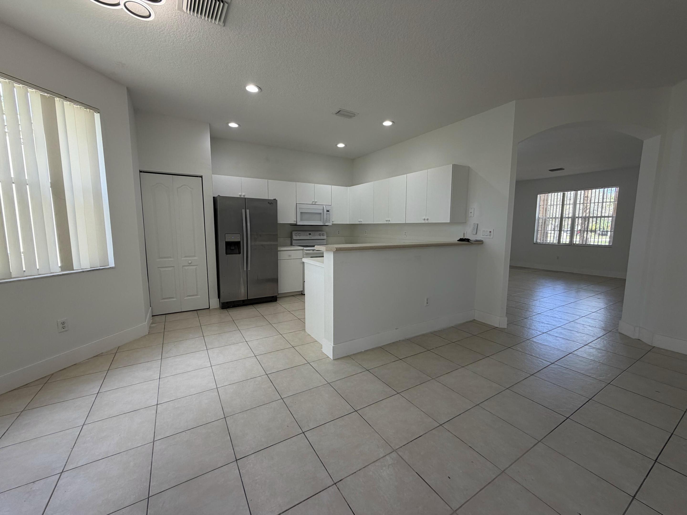 SEMINOLE ESTATES & TOWNHOMES - Residential Lease