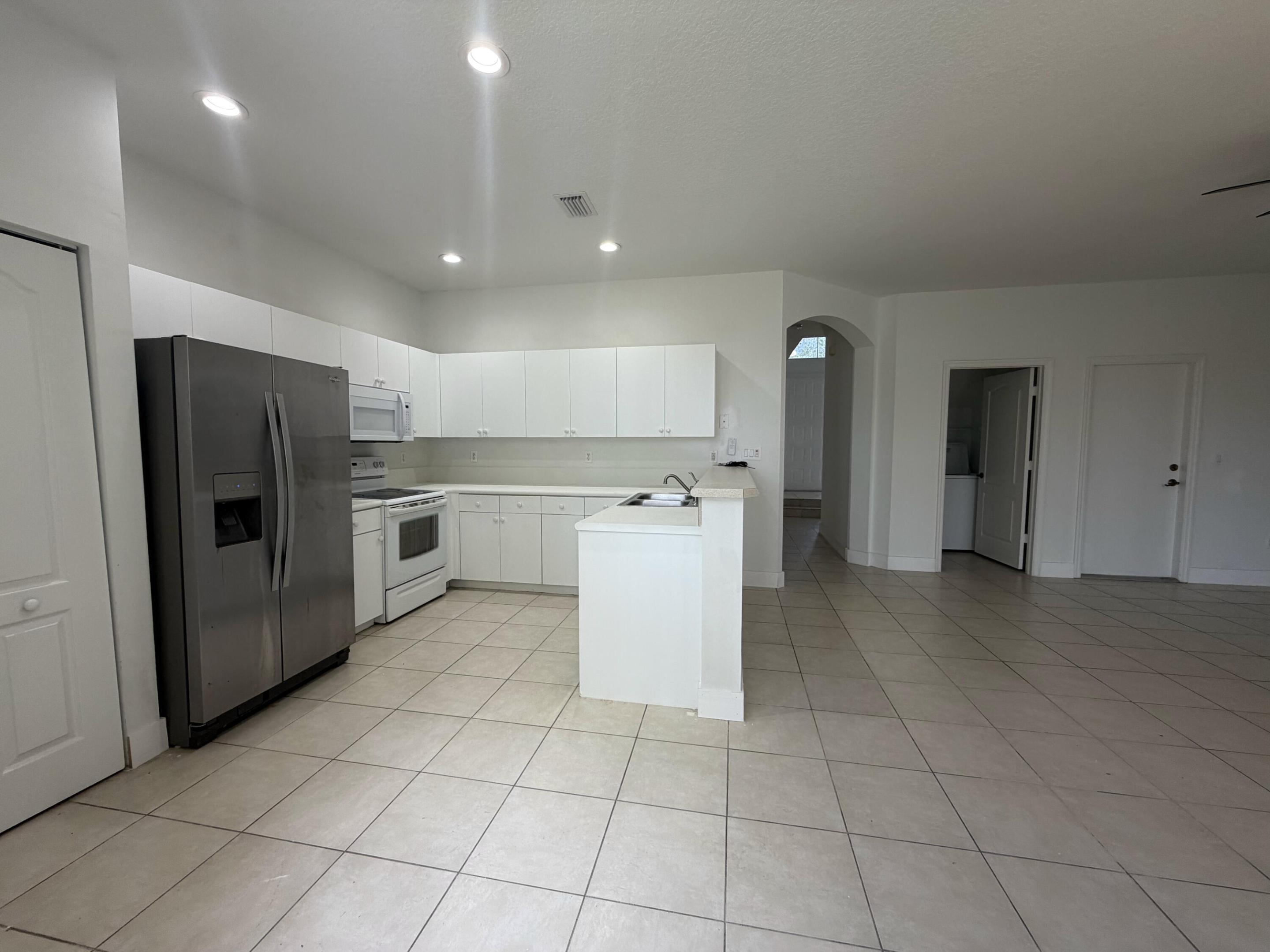 SEMINOLE ESTATES & TOWNHOMES - Residential Lease