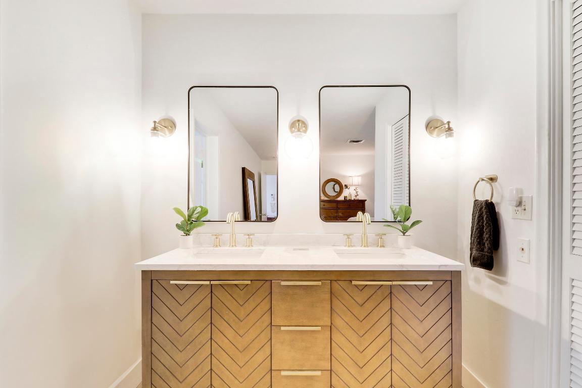 YORKTOWNE VILLAS - Residential