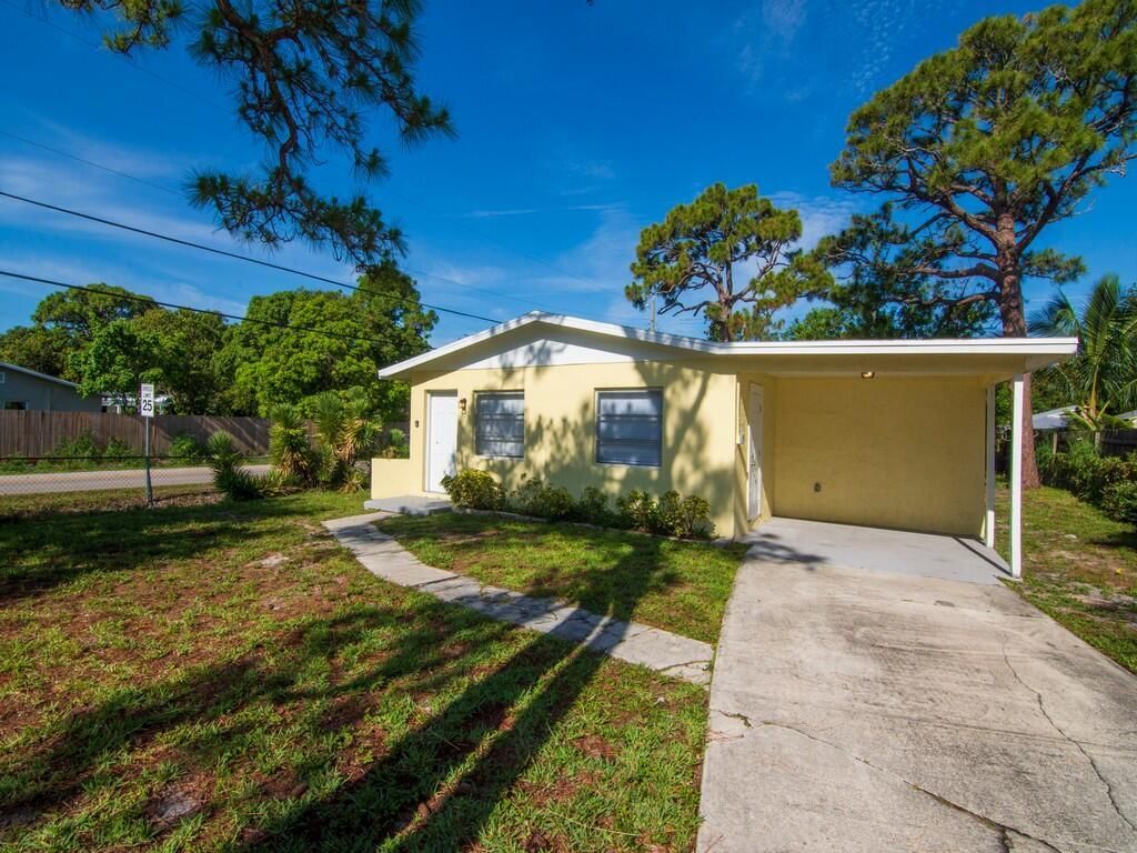 Photo of 3131 Duban Terrace, Fort Pierce, FL 34982 (MLS # R10892728)