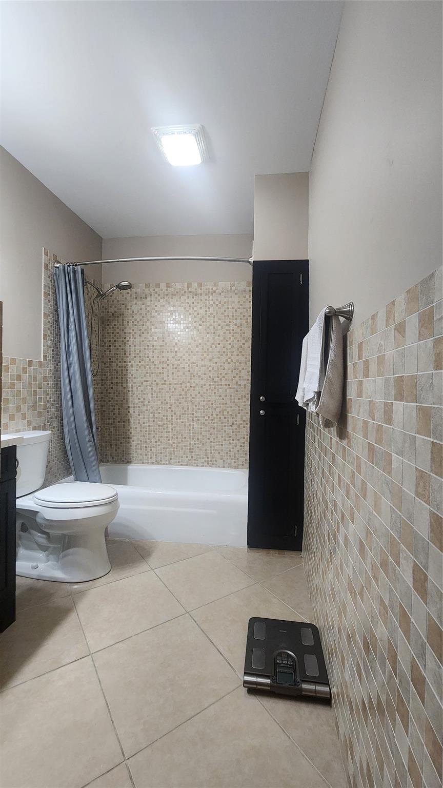 Imperial Point Colonnades - Residential