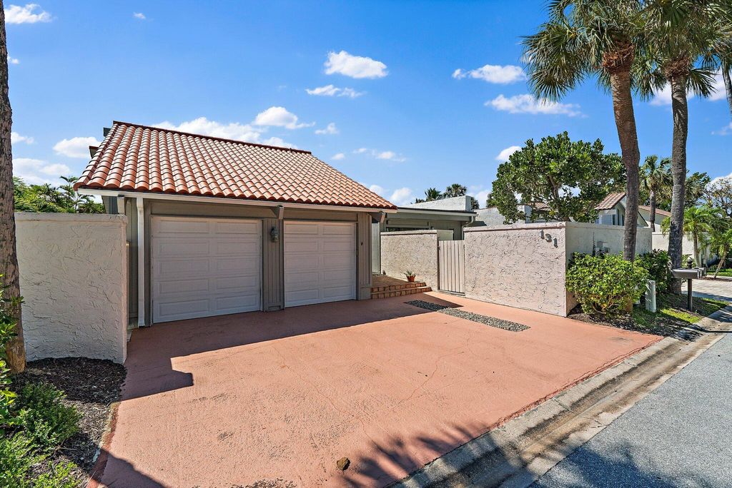 Photo of 131 Bonefish Circle, Jupiter, FL 33477 (MLS # R11071585)