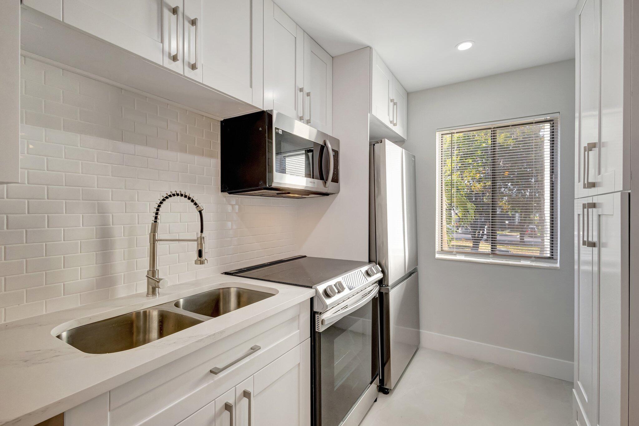 FOUNTAINS OF PALM BEACH C - Residential Lease