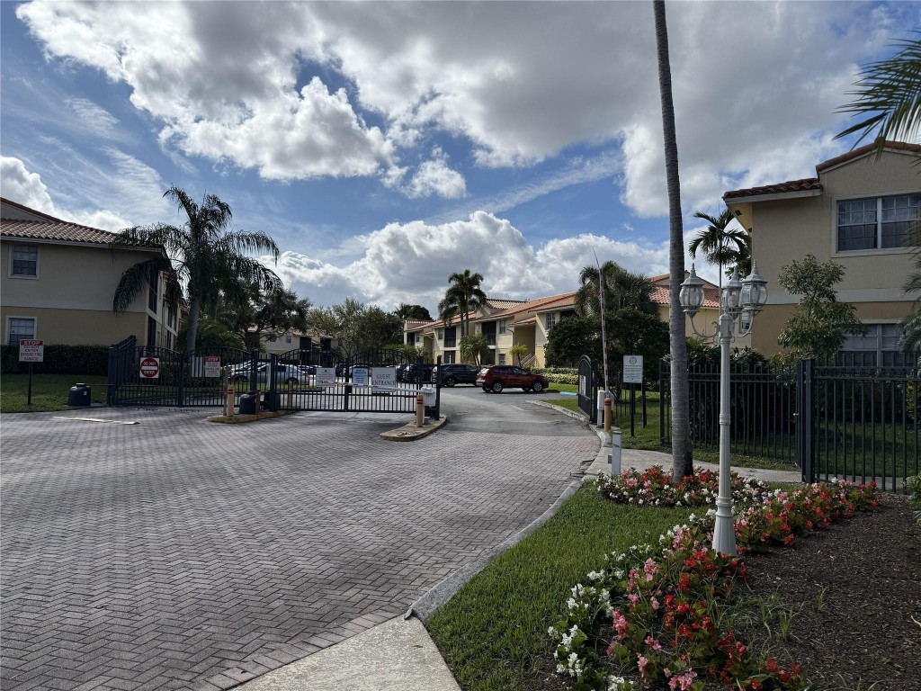 ROYAL POINCIANA CONDO - Residential Lease