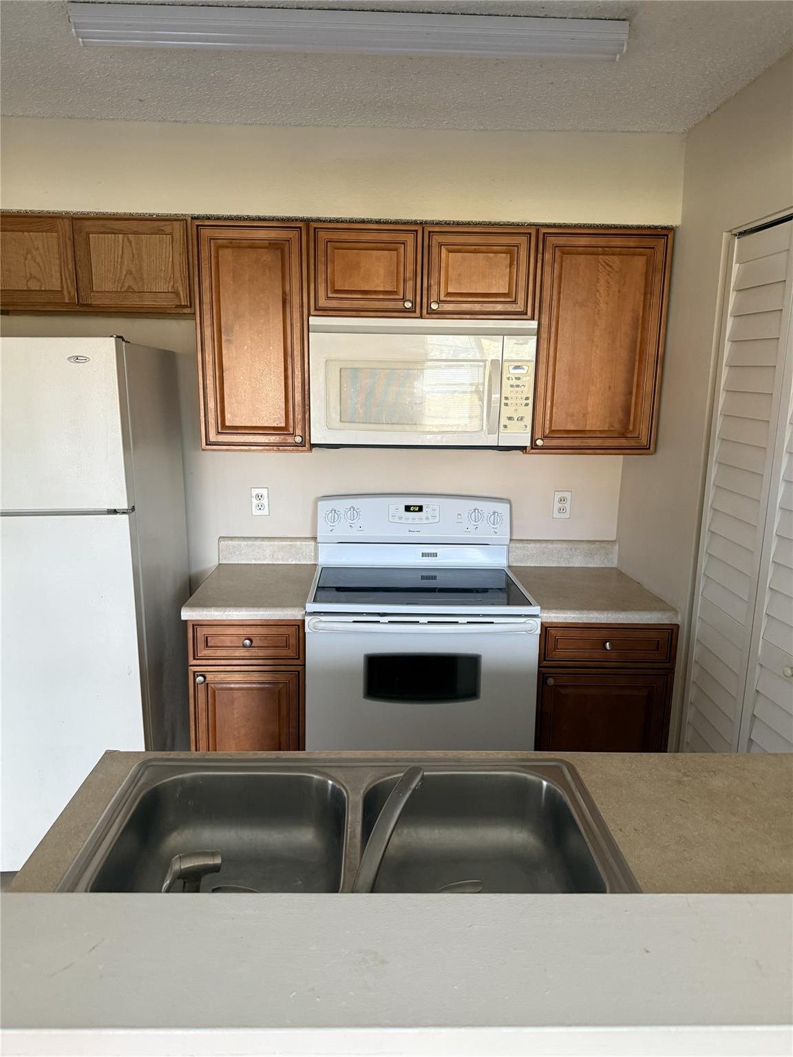 ROYAL POINCIANA CONDO - Residential Lease