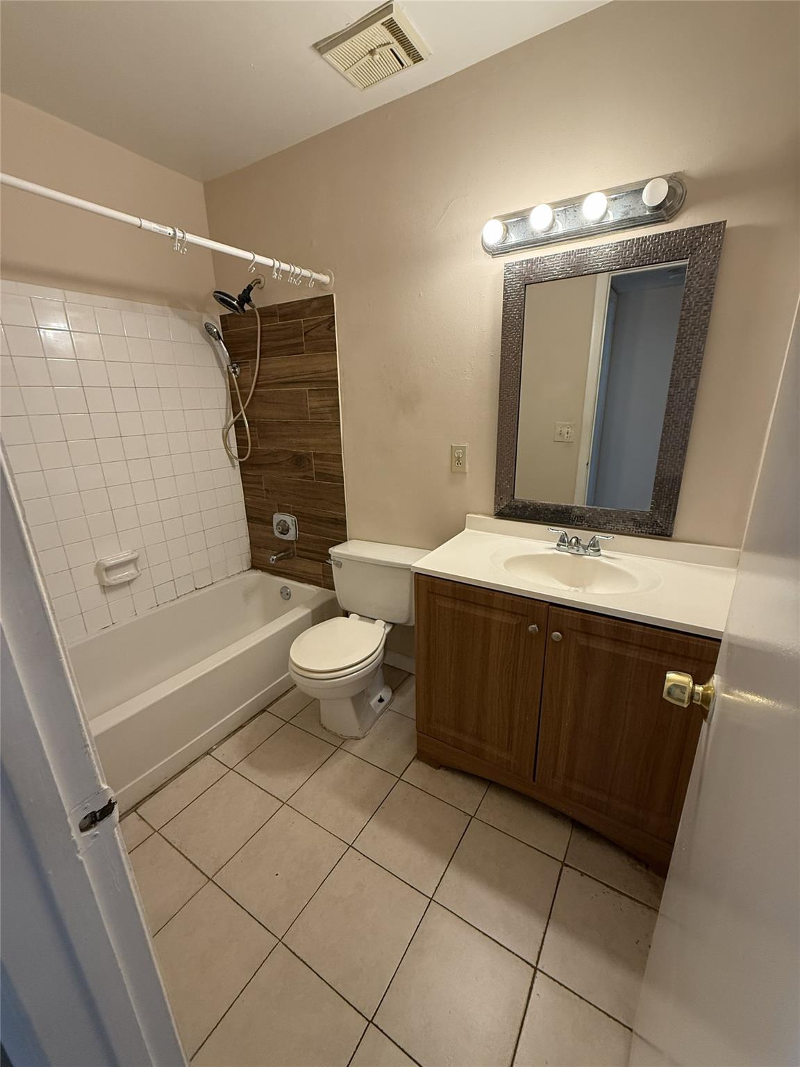 ROYAL POINCIANA CONDO - Residential Lease