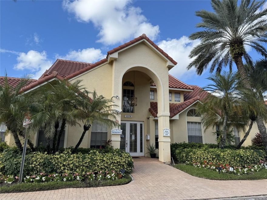 Spacious, cozy, and bright 1/1 unit at well-known Royal Poinciana complex. Beautiful, and relaxing lake view from every window. Washer and dryer inside unit. Full equipped kitchen and comfortable bathroom. Screened balcony with extra storage room. Gated community offers: pool, exercise room, clubhouse, and much more. Great location.