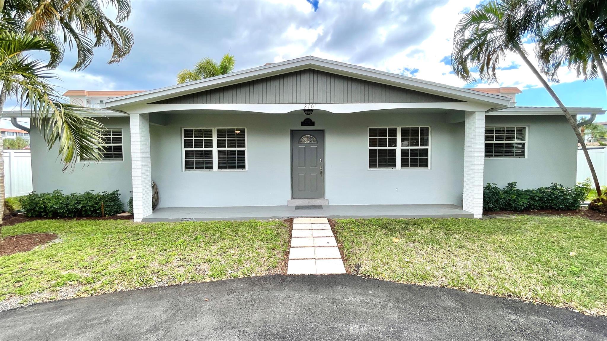 WALK TO THE BEACH FROM THIS 1400 SQ FT FOUR BEDROOM TWO BATH SINGLE FAMILY HOME. NO HOA. KITCHEN FEATURES STAINLESS APPLIANCES AND GRANITE COUNTERTOPS. TILE FLOORING THROUGHOUT. FULL SIZE WASHER DRYER. CLOSE TO SHOPPING, ENTERTAINMENT, RESTAURANTS AND HIGHWAYS. PET FRIENDLY.