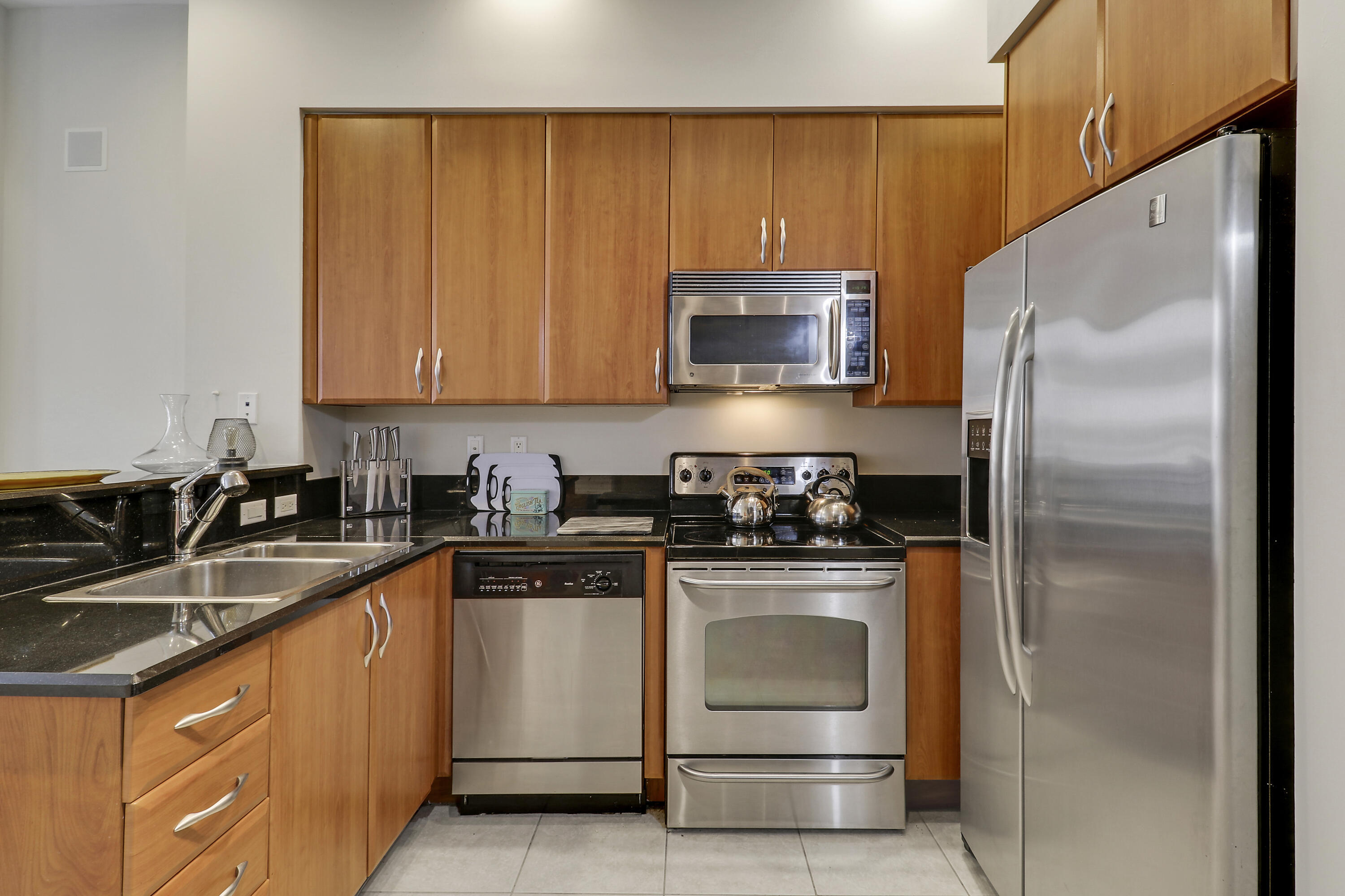 ONE CITY PLAZA CONDO - Residential Lease