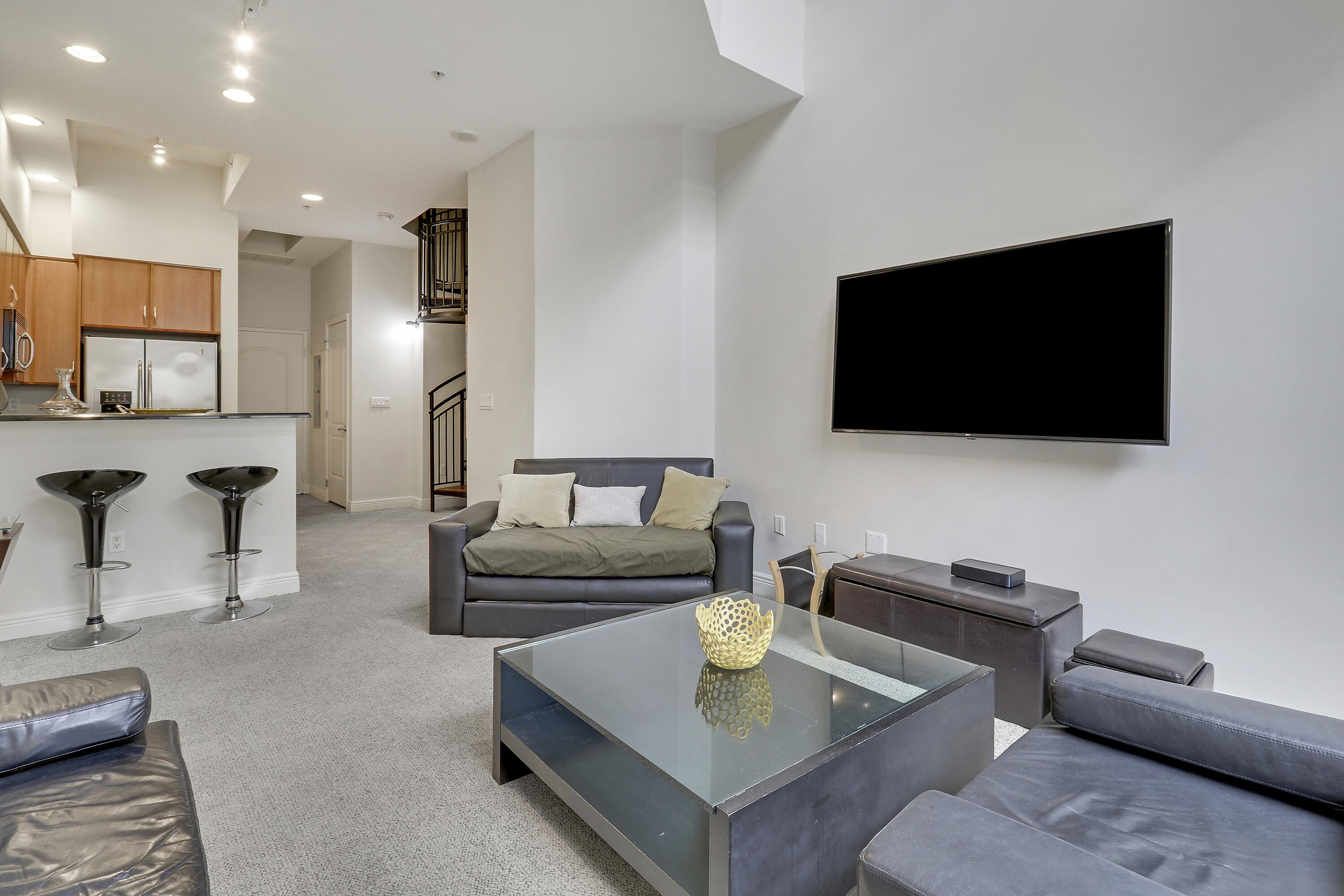 ONE CITY PLAZA CONDO - Residential Lease