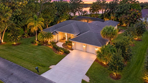 2108 WINDING CREEK LN, FORT PIERCE, FL 34981 - Image 2d3b79458cdbb4d7ff0d2ba51b8b20d2/1301110837