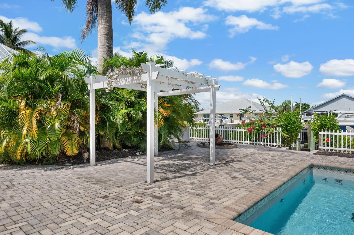 QUEEN'S COVE UNIT 1 - Residential