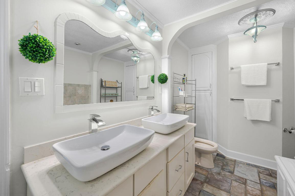 QUEEN'S COVE UNIT 1 - Residential