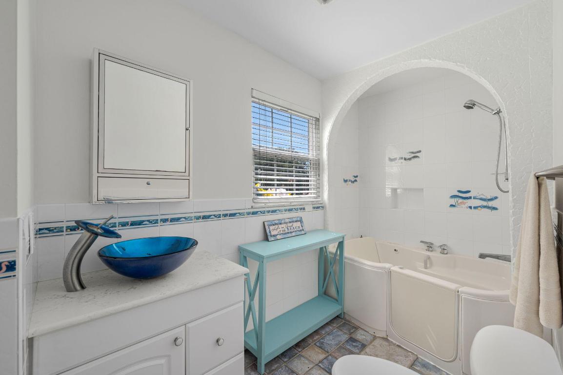 QUEEN'S COVE UNIT 1 - Residential