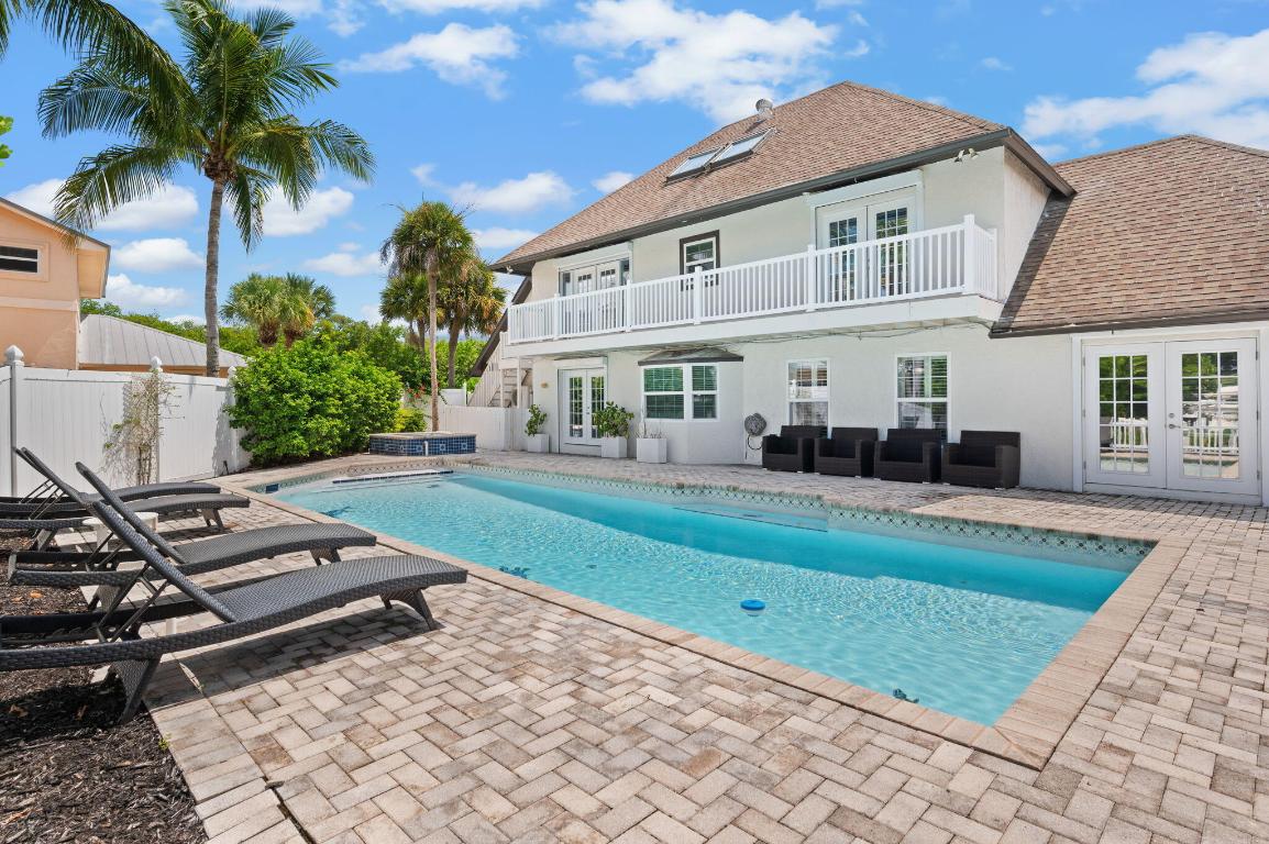 QUEEN'S COVE UNIT 1 - Residential