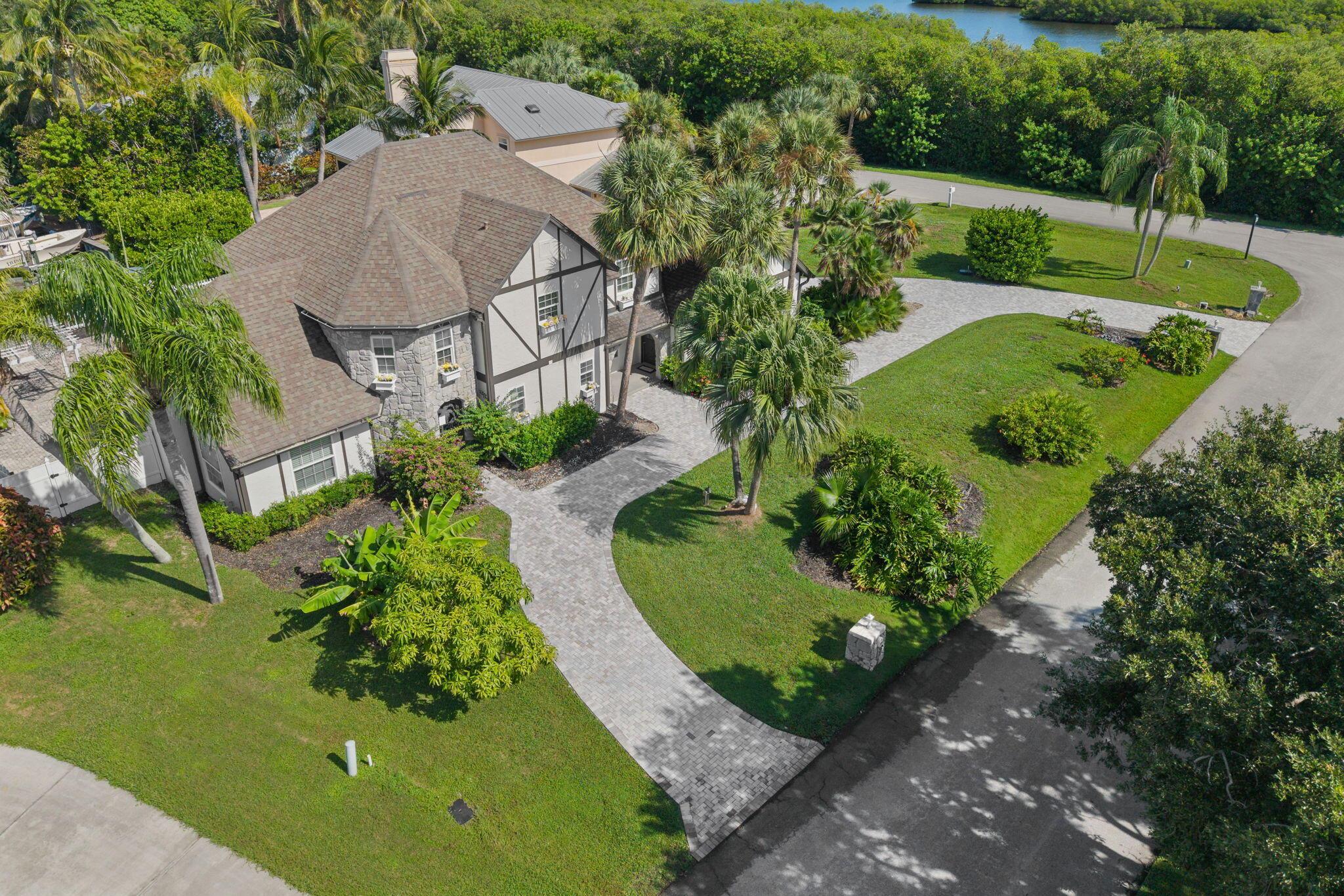 121 Queen Eugenia Court