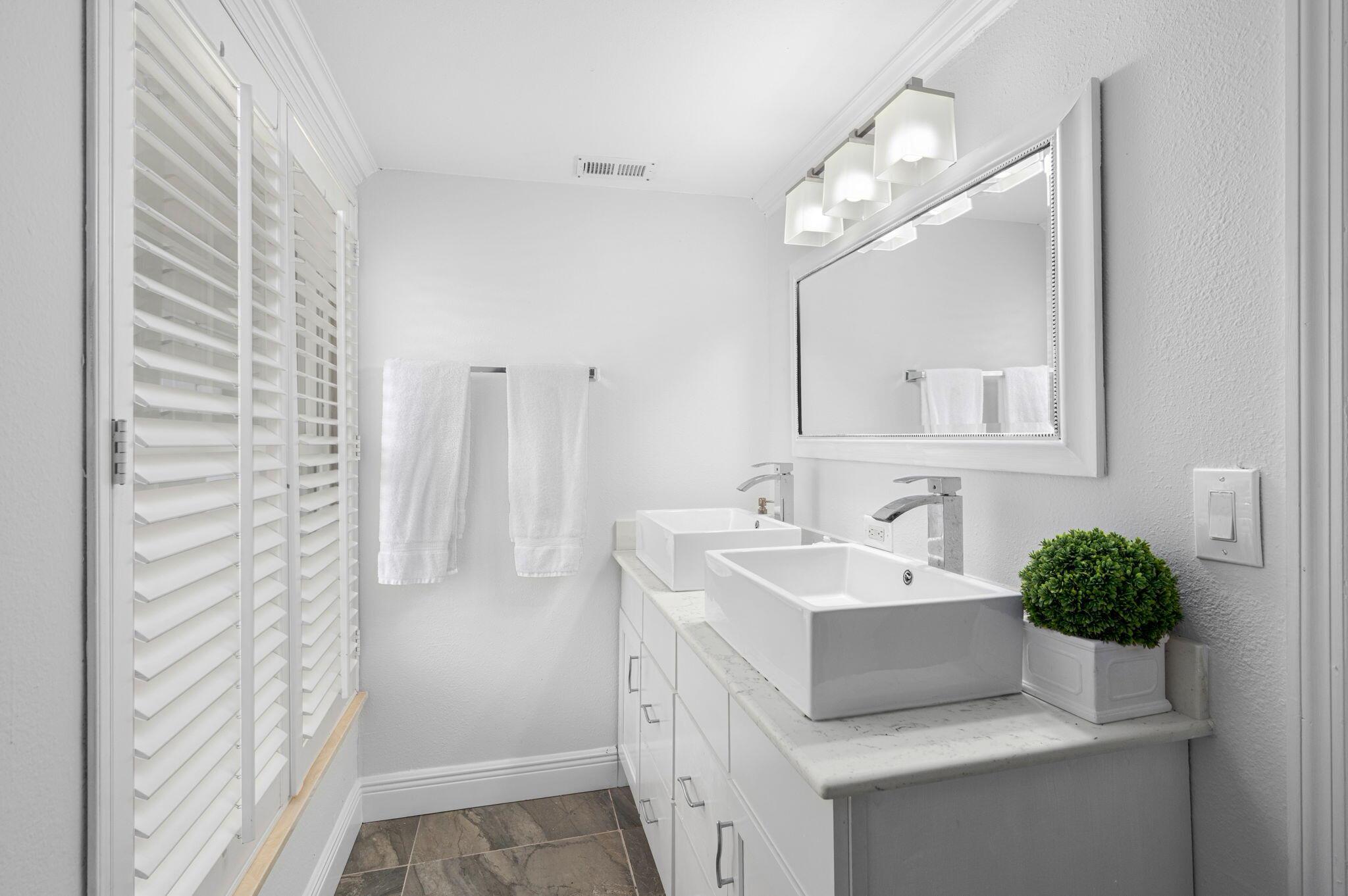 QUEEN'S COVE UNIT 1 - Residential